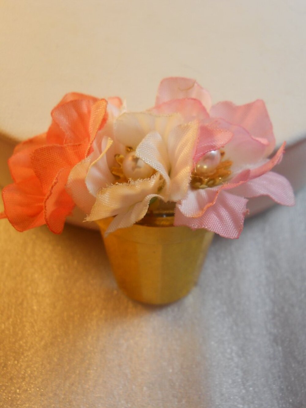 Avon - Flower Pot Pin   1030